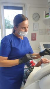 Read more about the article Egzosomy – dlaczego są przełomem w nowoczesnej kosmetologii regeneracyjnej? Kompletny przewodnik kosmetologa